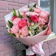 Круглый букет из роз, альстромерий и хризантем 0