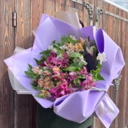 Букет 15 альстромерий микс с бантом 0