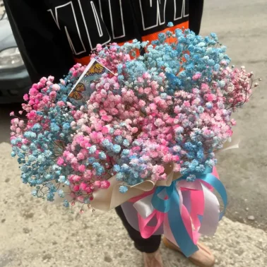 Коробочка с гипсофилами разноцветными