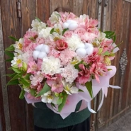 Нежная композиция в коробке-трапеции 0