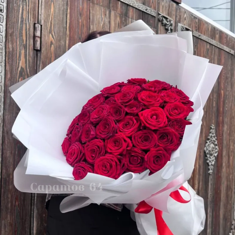 35 красных роз Ред Наоми