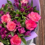 Букет из альстромерии и розы Джумилия 1