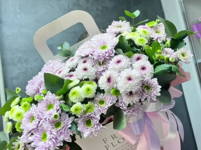 Кустовая хризантема в сумочке