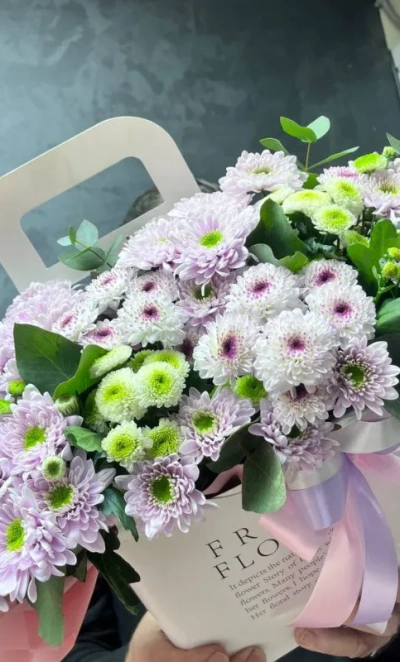 Кустовая хризантема в сумочке