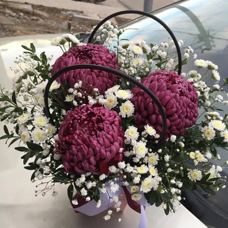 Цветочная композиция в сумочке «пурпурная радость»