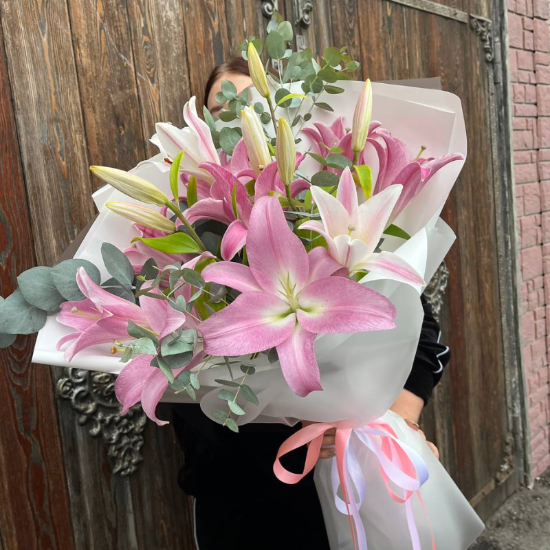 Букет из лилий «Династия»
