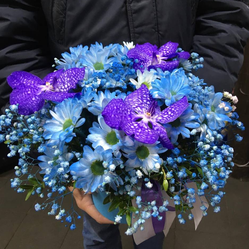 Композиция в шляпной коробке «синяя орхидея»